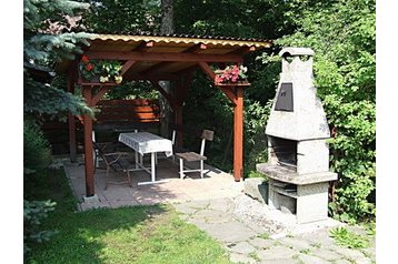 Cehia Chata Komorní Lhotka, Exteriorul